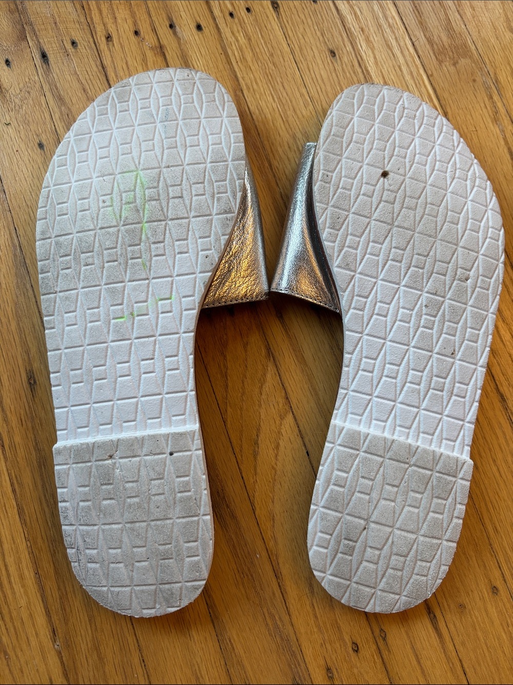 Kate Spade Imperiele silver slides - Picture 8 of 9